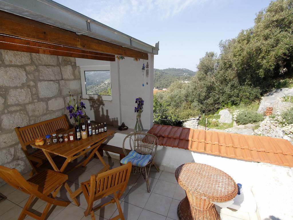 Apartment Cacini Dvori Lastovo Oda fotoğraf