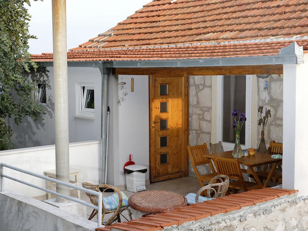 Apartment Cacini Dvori Lastovo Oda fotoğraf